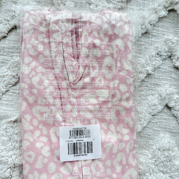 Old Navy 2-Way-Zip Printed Pajama One-Piece for Toddler & Baby Leopard Pink NWT - Picture 3 of 5